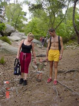 71- hugo raccompagne ses parents